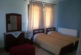 Nefeles Tou Nestou has rooms with a private hot tub