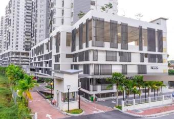 Homestay FJ Rawang has Balcony rooms