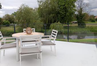 Au Bord de la Rivi  re allows 18 year olds to book a room