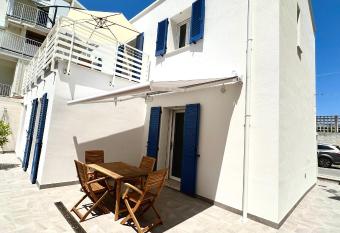 SE101 - Senigallia, nuovo trilocale vicino al mare has Balcony rooms