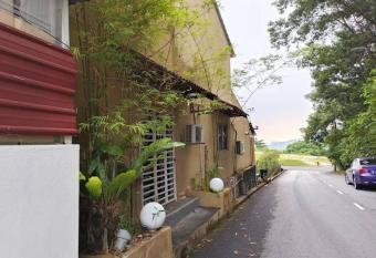 Hill Top 2StoreyHouse BktAntarabangsa,Free Unlimited Parking has Balcony rooms