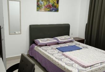 Homestay Syamsul has Balcony rooms