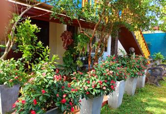 Raj Mahal Inn allows 18 year olds to book a room