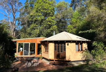 The Hemp Hut Studio has Balcony rooms