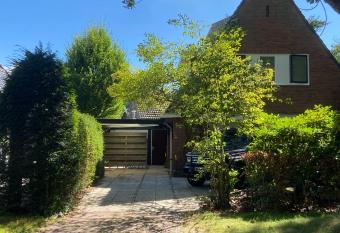 Villa bij bos en centrum has Balcony rooms