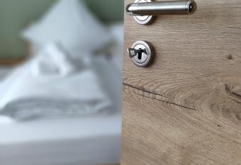 Apartment Marissa allows 18 year olds to book a room