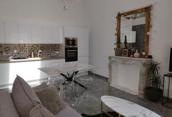 Appartement proche a  roport & indret has Balcony rooms