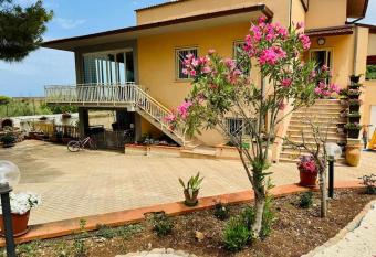 Casa vacanze Villa Serena allows 18 year olds to book a room