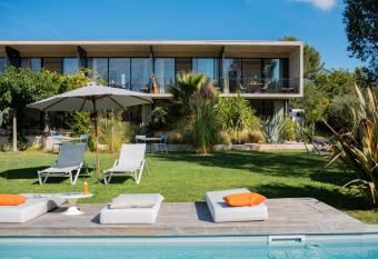 Maison Jalon allows 18 year olds to book a room