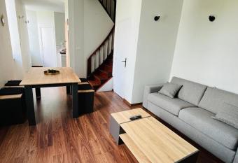 Logement 4 pers - C  ur de ville - calme - bo  te    cl   arriv  e autonome    partir de 16h00 d  part 11h00 has Balcony rooms