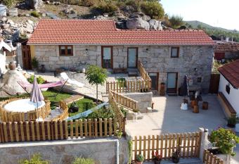 Casa do Alto has Smoking/Balcony rooms