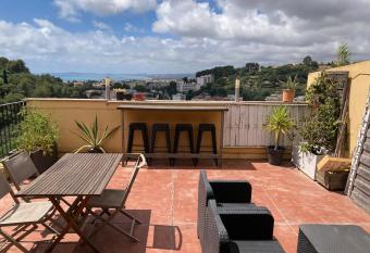 T2 Traversant avec une grande terrasse et Piscine has Balcony rooms