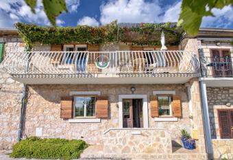 Villa Cincilograd has Balcony rooms