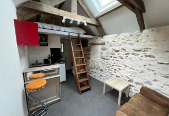 Petite maison de caract  re has Balcony rooms