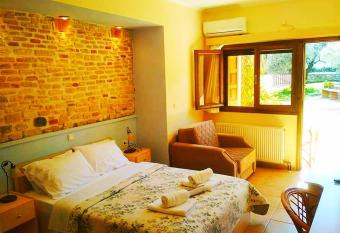 Rent Rooms Alexiou has Balcony rooms