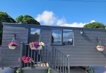 Nead Neamha   allows 18 year olds to book a room