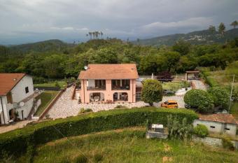 Guest House NaTe allows 18 year olds to book a room