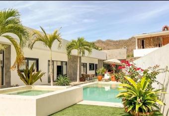 Villa del Valle has Balcony rooms