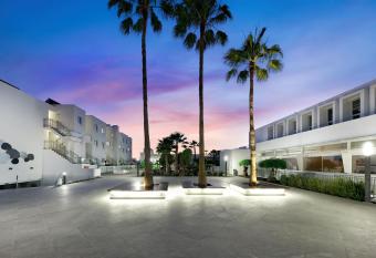 Aequora Lanzarote Suites has Balcony rooms