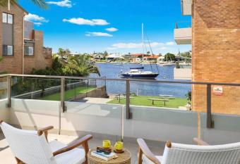 Luxury 2 Bedroom Unit Mooloolaba allows 18 year olds to book a room