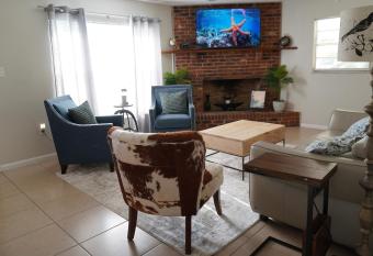 NEW! Cozy Ocala Vacation Home Pets Friendly allows 18 year olds to book a room