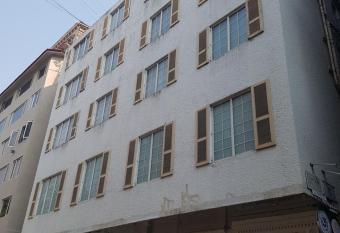 The Gordon House Hotel, Colaba has Smoking rooms