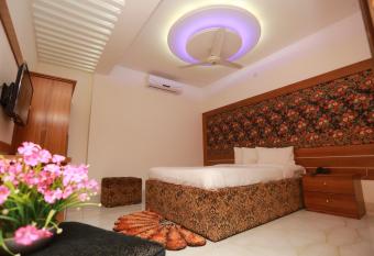 Nagar Valley Hotel Ltd. has Balcony rooms