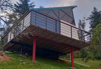 Chalet con bellas vistas y piscina has Balcony rooms