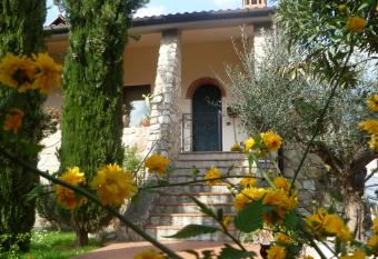 Locanda Fuoriporta has Smoking rooms