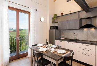 Angolo sui vigneti has Balcony rooms