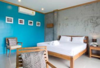 Moonlight Cottage has Balcony rooms