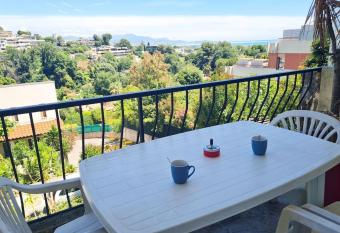 Studio - Parking- Balcon vue Mer has Balcony rooms