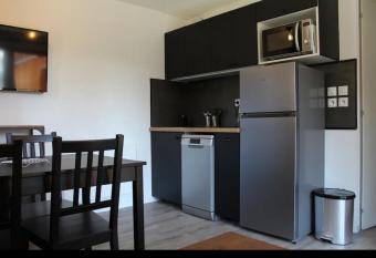 Super Devoluy T2 balcon plein sud has Balcony rooms