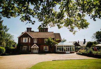 The Farmhouse at Redcoats allows 18 year olds to book a room