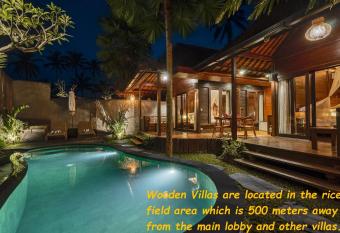 Alam Dania Cottage has rooms with a private hot tub