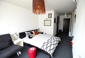 Hotel Biscuit allows 18 year olds to book a room