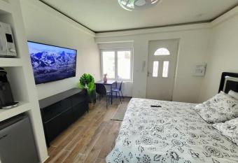 Balneo studio   l  gant , hyper centre has Balcony rooms