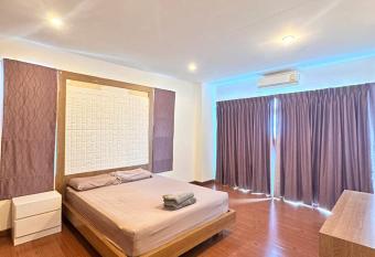 Cosy Beach View has Balcony rooms