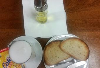 Hostal Virgen de la Encina has rooms with a private hot tub