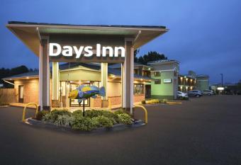 Days Inn by Wyndham Weldon/Roanoke Rapids has Smoking rooms