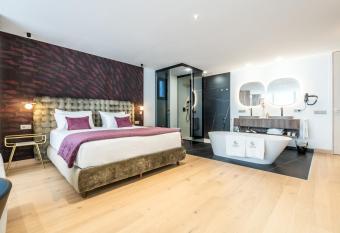 Tierrazul Art Boutique Caramel Diamond Suite allows 18 year olds to book a room