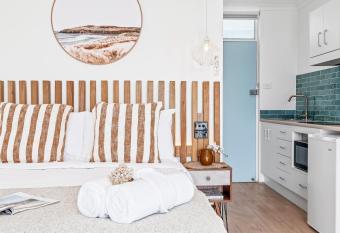 Mollymook Motel has Balcony rooms