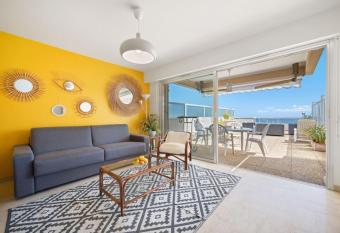 Le Neptune - Vue Mer - Grande terrasse - Parking Priv   allows 18 year olds to book a room