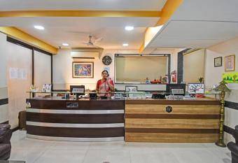 Super OYO Townhouse 727 Hotel The Platinum allows 18 year olds to book a room