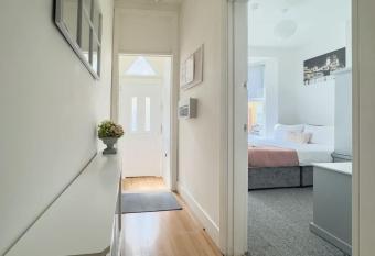 Spacious 4 Double Bedrooms & 4 en-suite Bathroom has Balcony rooms