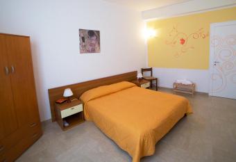 Orange Paradise b&b has Balcony rooms