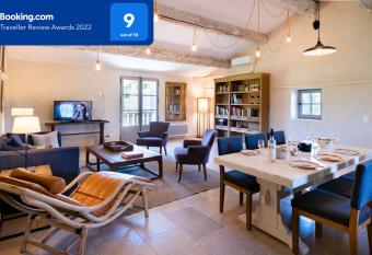 Domaine des Peyre allows 18 year olds to book a room