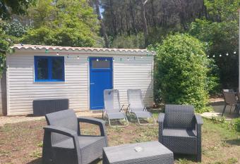 Chalet pour 2 personnes au calme dans la pin  de has Balcony rooms