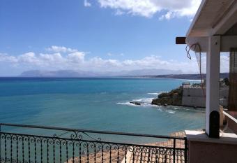 Balconi Sul Mare Appartamenti has Balcony rooms