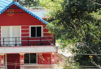 VAISHNAVI VILLA-WiFi-Home Food-Family Only-Kitchen Access-No TV allows 18 year olds to book a room